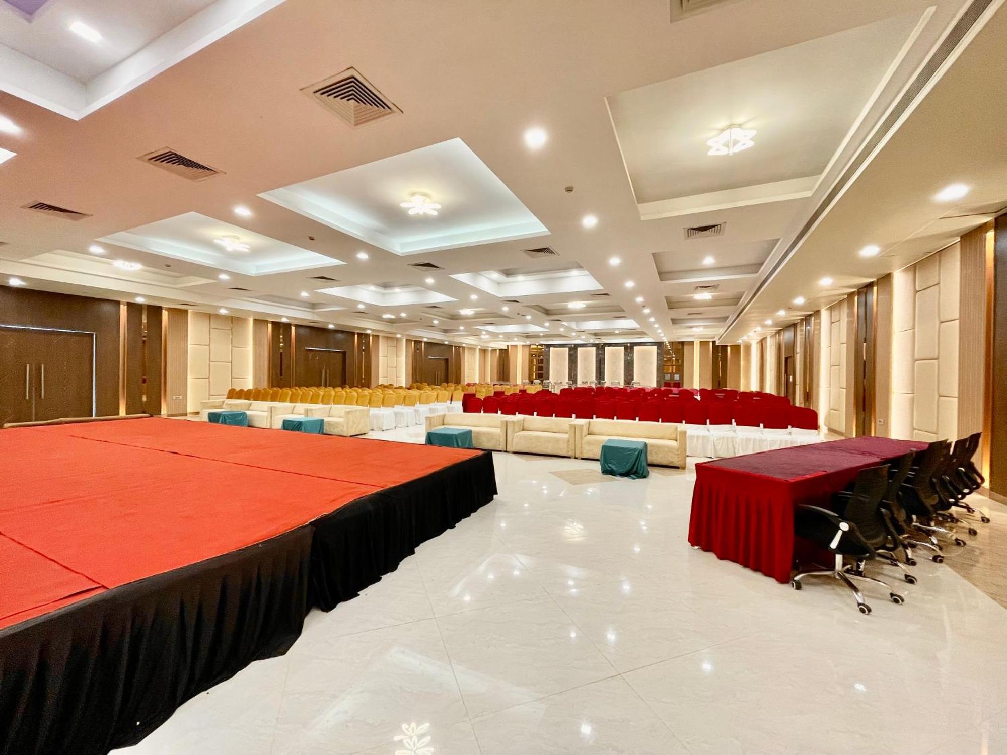 The Elite Lucknow Convention Hotel Exterior photo