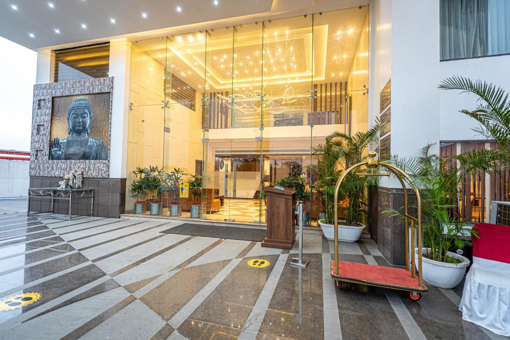The Elite Lucknow Convention Hotel Exterior photo