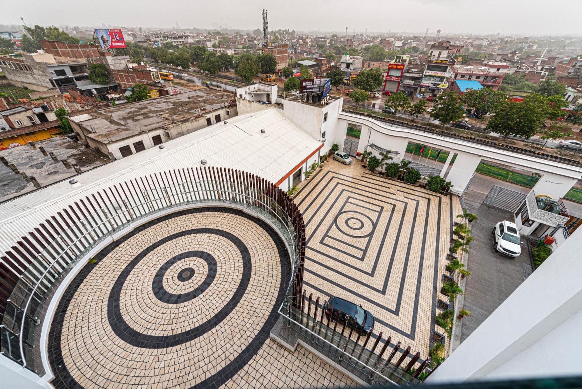 The Elite Lucknow Convention Hotel Exterior photo